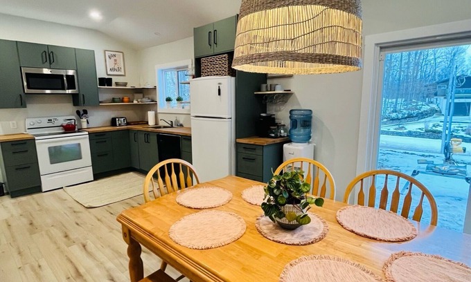 Sauble Beach Casa | Private cozy Sauble Beach cottage, close to the nature & entertainment.