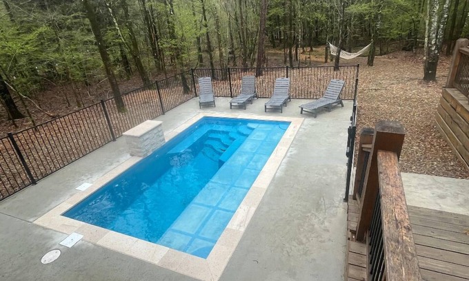 Broken Bow Cabina | Private Creek | Heated Pool | 2 Masters | Private