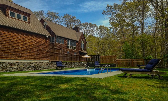 Montauk Casa | Casa de playa privada a medida con piscina climatizada, paseo a Ocean Beach
