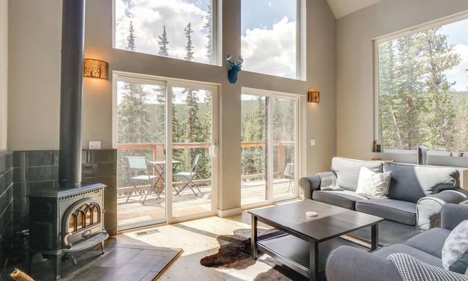 Valley of the Sun Cabina | Fairplay Cabin Getaway w/ Wood Stove, Near Hiking!