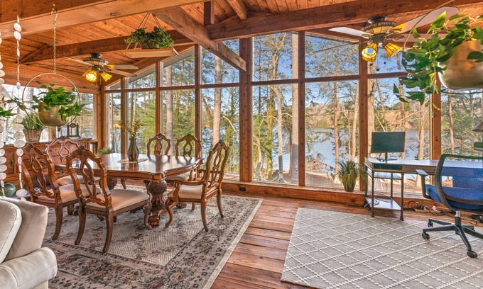 Gainesville Casa | Private Deck w/ Lake View, Outdoor Bar & Kitchen