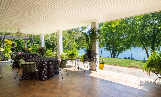Livingston Casa | Private, Deep Water Cove - 1/4 mile from Marina Boat Rental, Restaurant, Grocery