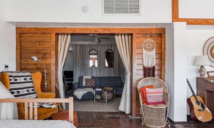 Yucca Valley Cabaña | This cottage is a 2 bedroom(s), 1 bathrooms, located in Yucca Valley, CA.