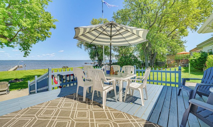 Houghton Lake Cabaña | Private Dock & Fire Pit: Houghton Lake Home!