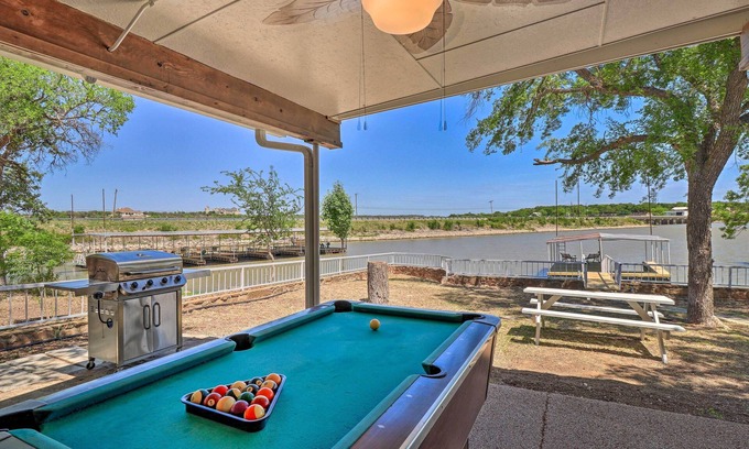 Brownwood Cabaña | Private Dock - Waterfront Lake Brownwood Gem!
