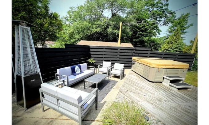 Beachwood-Bluffton Casa | Private Dog Friendly Cottage with Hot Tub