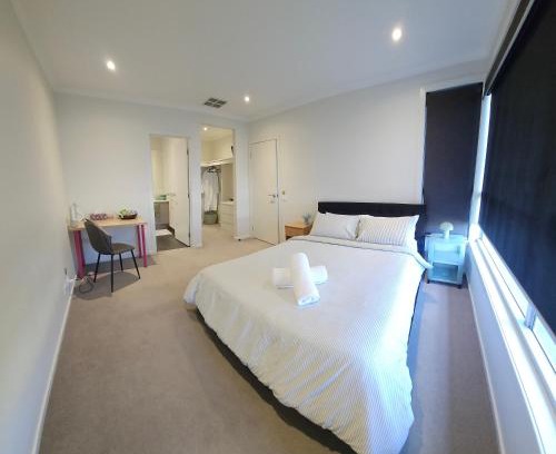 Melbourne Casa | Private Ensuite - Homestay near the Airport