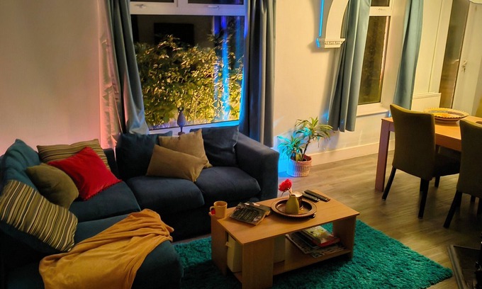 Woodingdean Casa | Private Entire House - 3 Bedrooms, Garden, Parking