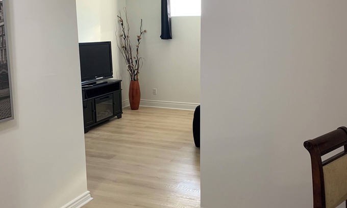 Ottawa Division Casa | Private Entrance Near YOW Airport