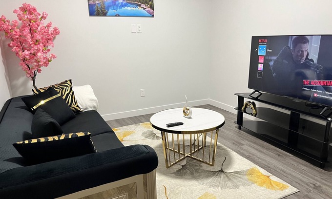 West Edmonton Apartamento | Private entrance, Nice and Cozy 1 bedroom suite near West Edmonton Mall (WEM)