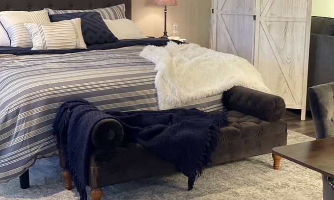 Olathe Casa | Private Entry, Kng Sz Bed, Kitchenette, Pets Welcm, Cozy, completely separate!