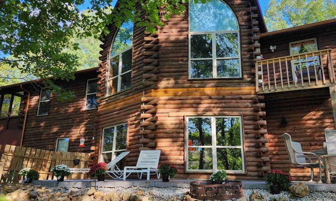 Warrenton Cabina | Private entry, lower area only with gameRoom, living room, bedroom and bathroom.