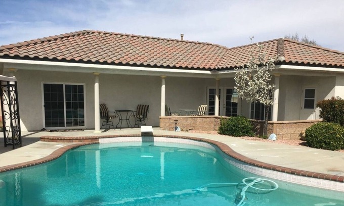 Lancaster Casa | Casita privada con piscina!