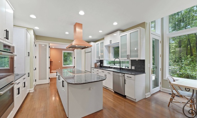North Stamford Casa | Private estate in North Stamford on natural preserve