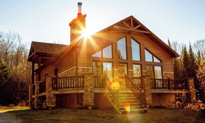 Namur Chalet De Esquí | Private Estate of 50 Acres/Lake/Canoe/Spa/Wilderness/Tranquility 100%/FirePit