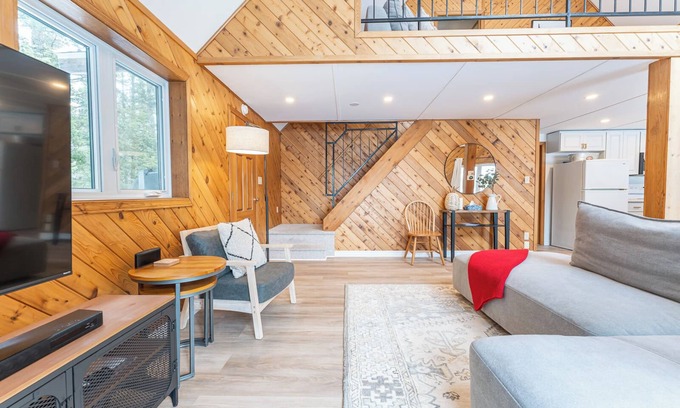 Dysart et al Casa | Private family friendly cottage, with beautiful sandy beach.
