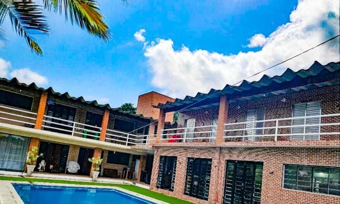 Ibiuna Casa | Private farmhouse in Ibiuna with 8 bedrooms and fishing area