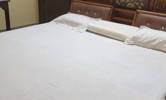 Lanka Apartamento | Private Flat with open space WiFi and AC in charming Varanasi near Assi Ghat
