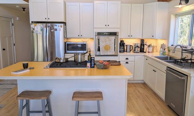 Stevenson Casa | Private forested retreat - Columbia River Gorge - Dogs welcome
