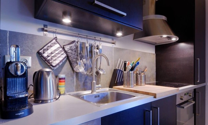 Meyreuil Apartamento | Private furnished apartment with all comfort with a garden & swimming pool