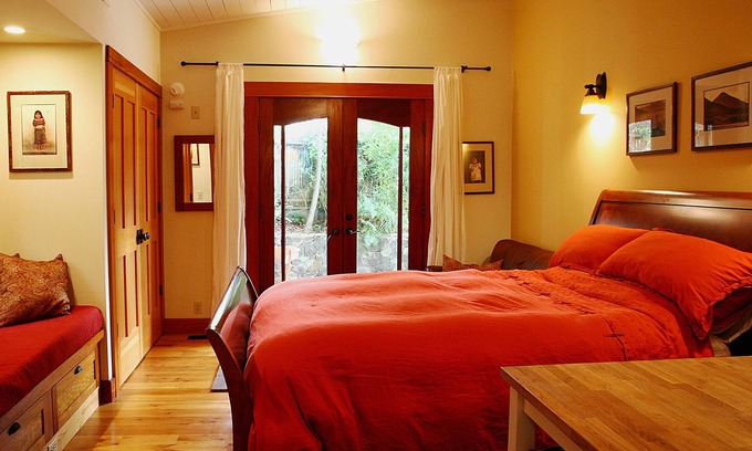 Jacoby Creek Apartamento | Jardín privado, baños de lujo!