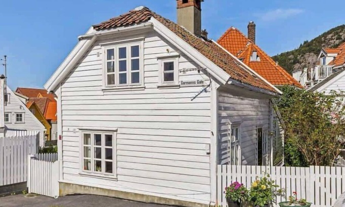 Sandviken Casa | Private garden | Fairytale Bergen house | Seaside