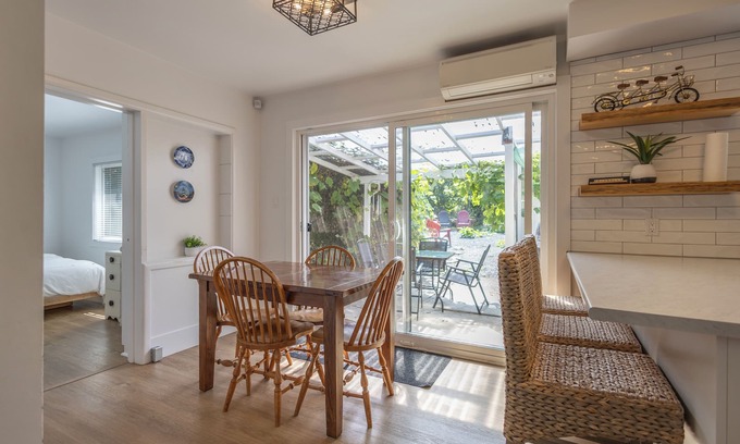 Regional District of Nanaimo Cabaña | Private Garden House Near the Beach