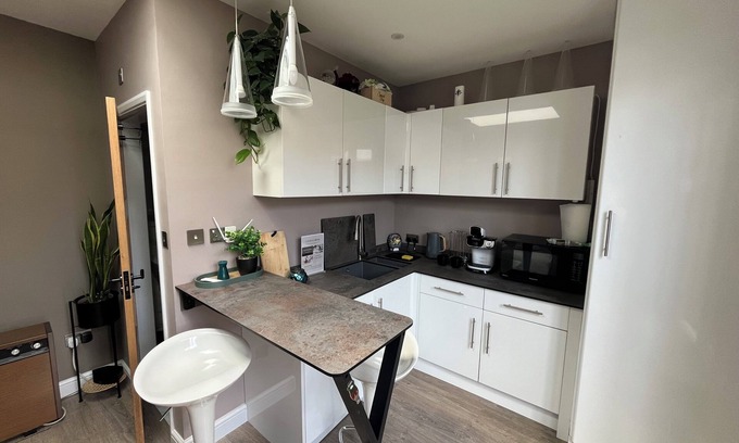 Luton Apartamento | Private Garden Studio - L&D Hospital -FREE Wi-fi & Parking- 15min to the Airport