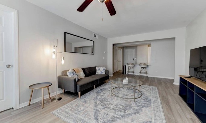 Pleasant Valley Apartamento | Private Gated 4BR 4BA Home Away From Home Near DT