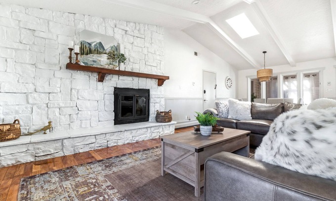 North Albuquerque Acres Casa | Private gated estate home, close to Tramway and Sandia Peak tram