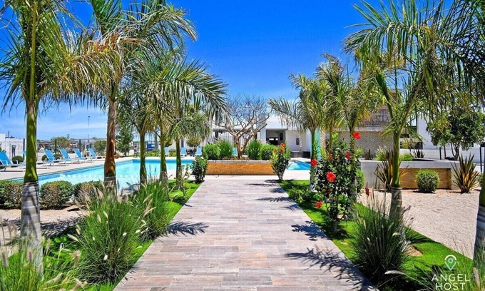 La Paz Casa | Private Gated Oasis: Pool, BBQ & More