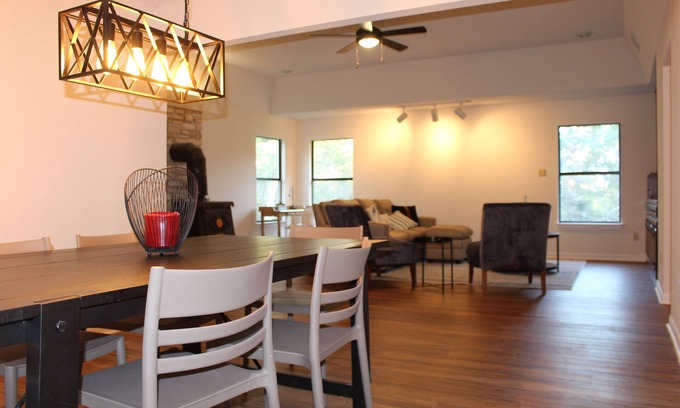Driftwood Casa | Private getaway near breweries, wineries, dance hall and wedding venues.