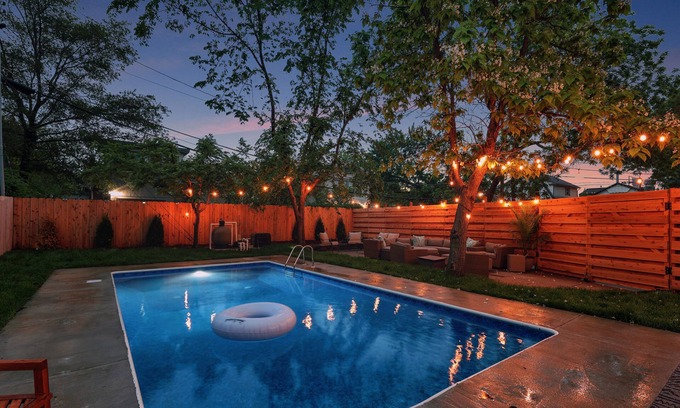 College Hill Casa | Private Getaway with heated pool, Hot Tub & Designer Touches, Walkable Dining