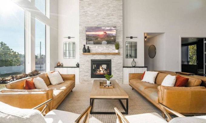 Riverton Casa | Private Getaway with Theater Room, Hot Tub, Dry Sauna, 7 bedrms, 4 bathrms