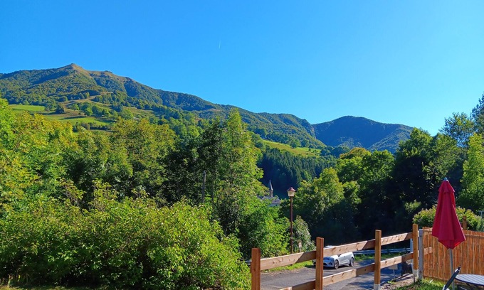 Mandailles-Saint-Julien Apartamento | Private ground-floor apartment
