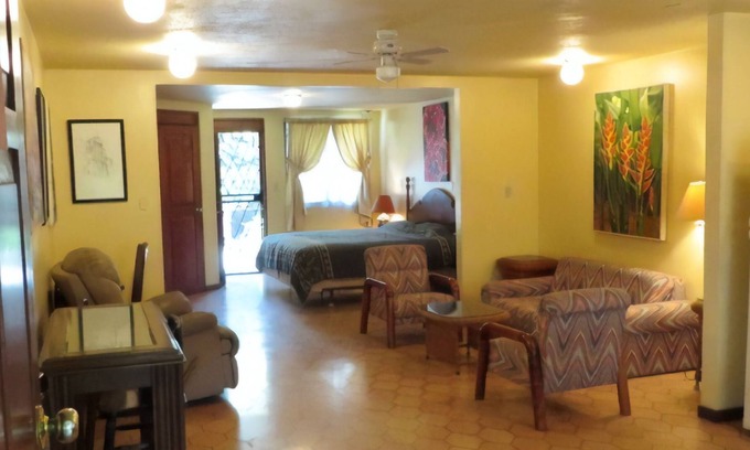 San Pedro Apartamento | Cosy Inn Apt 2: ubicado en una zona residencial céntrica, en un edificio seguro