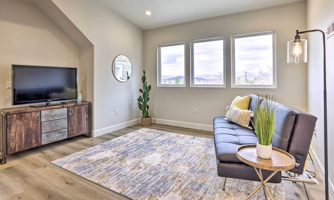 Hurricane Apartamento | Private Guest Apartment w/ Pine Valley Views!