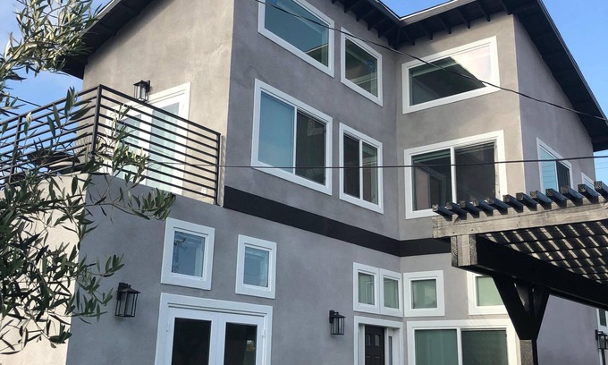 Del Aire Casa | Casa de huéspedes privada · * NUEVO * Pristine 2bed / 2bath w / Yard Near Beaches & LAX