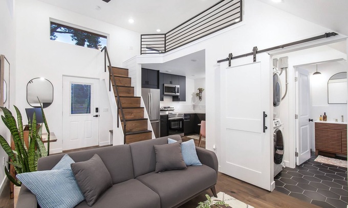 Cole Apartamento | Private guest house, king bed, work-from-home friendly, fully equipped kitchen