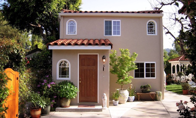 Sherman Oaks Casa | Ten Arches Guest House