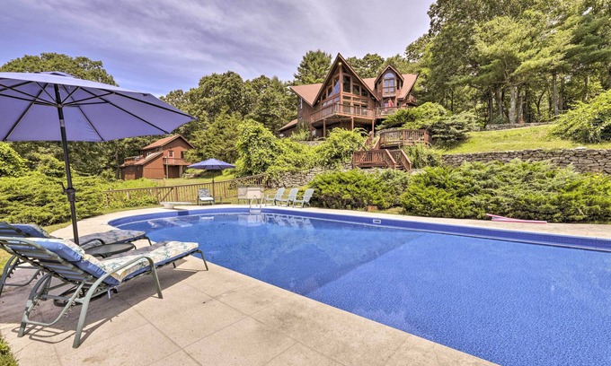 Montville Cabaña | Private Guest House w/ Deck + Spectacular Views!