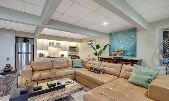 Charlevoix Apartamento | Private Guest Suite | Lake Michigan | Beachfront | Remodeled | Pet Friendly