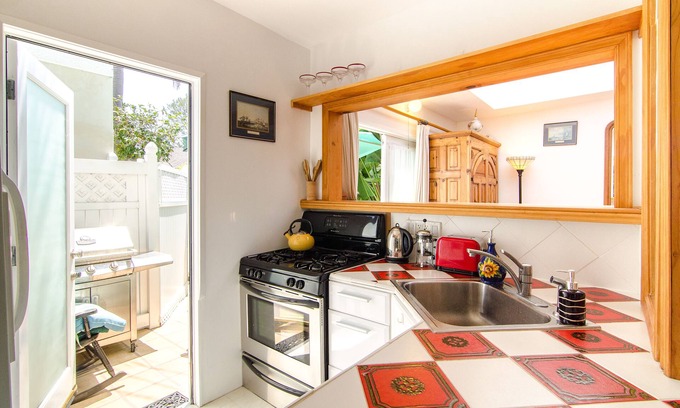 Pacific Palisades Cabaña | Private Guesthouse in Pacific Palisades