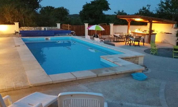 Breuil-Barret Casa | Htd piscina / cocina al aire libre experiencia de vacaciones perfecta para compartir con familiares / amigos