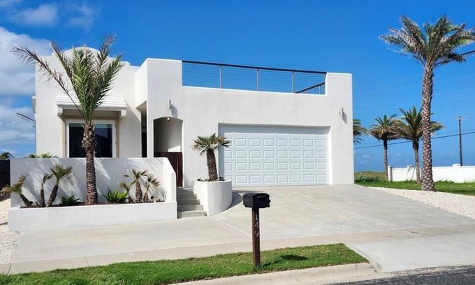 Port Aransas Casa | Private Heated Pool, Pet Friendly, Shared Pool, Boardwalk to the Beach