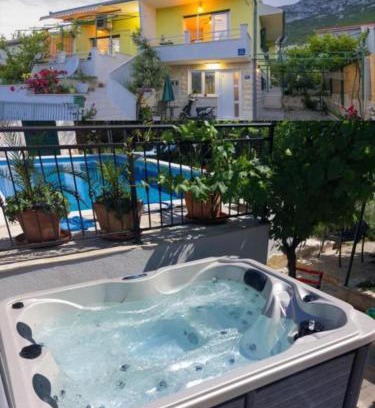 Kastel Sucurac Apartamento | Private heated pool and jacuzzi #House Sandra