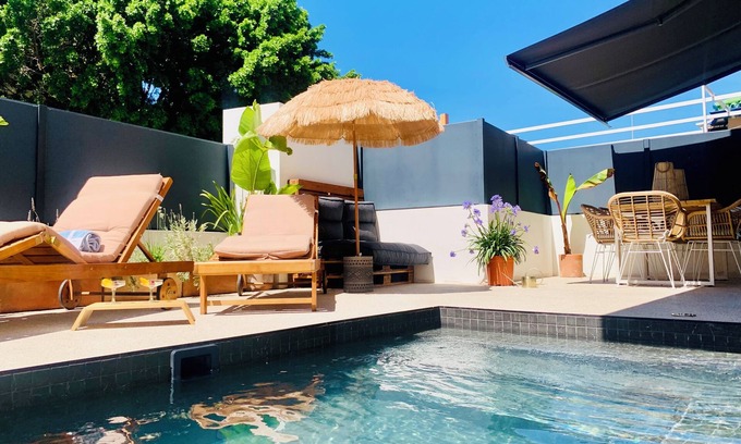 Cruz de Humilladero Villa | Private & heated Pool, free parking; gym and cinema !! In the centre of Malaga