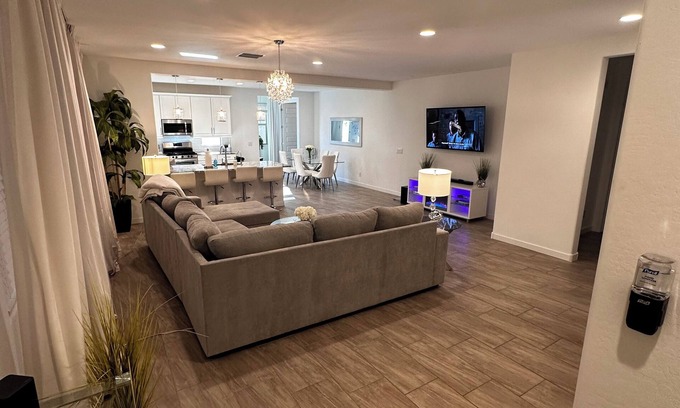 Apache Junction Casa | Private heated pool! 3 bed 2 bath home next to the Superstition Mountains!