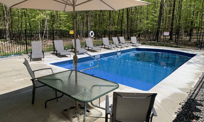 East Stroudsburg Casa | Aislado y espacioso en 10 acres