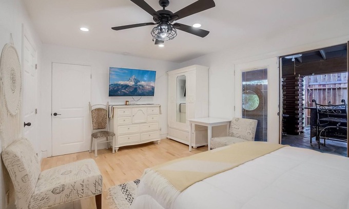 Yorba Linda Casa | private hidden cottage
